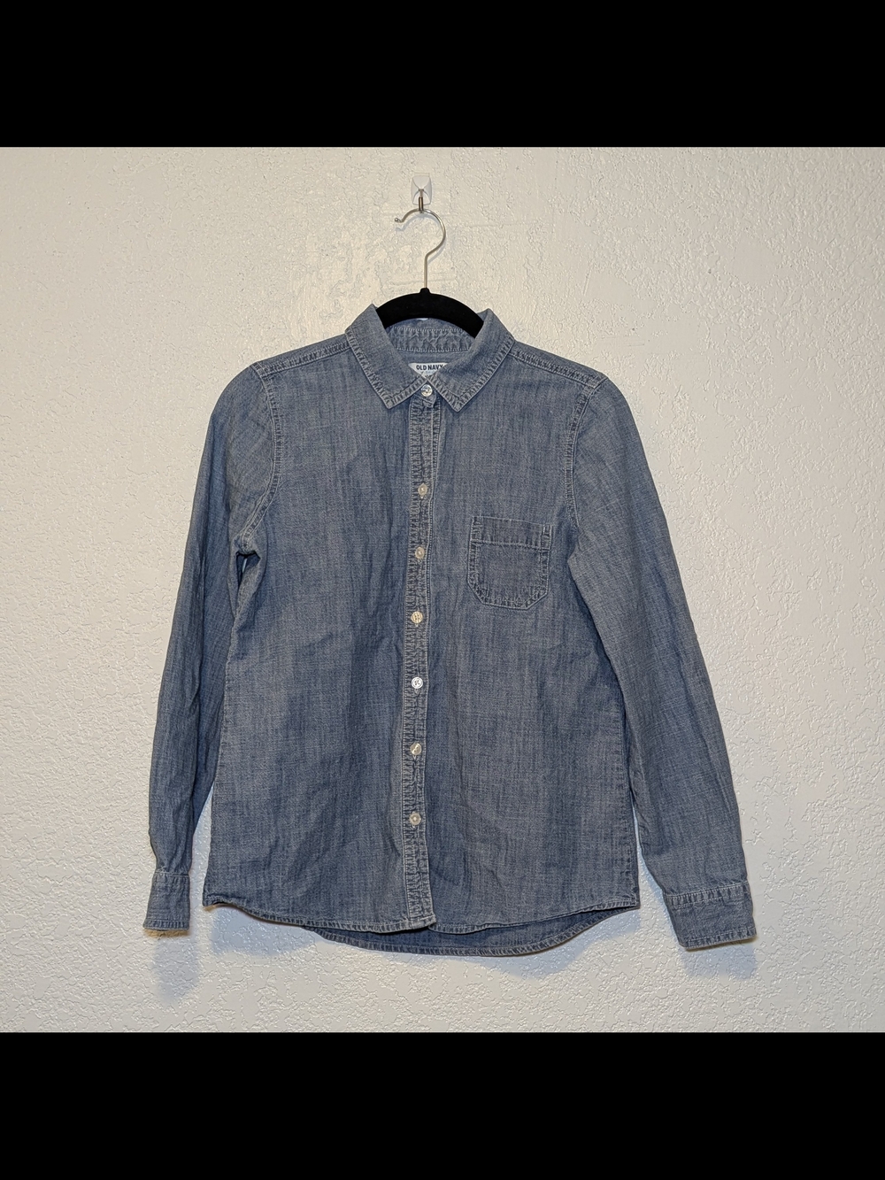 Old Navy Men's Light Blue Chambray Button-Down Shirt